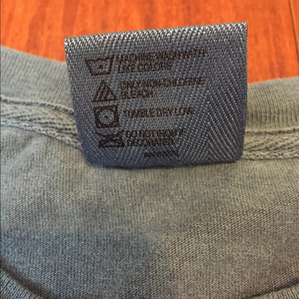 UCONN UNIVERSITY OF CONNECTICUT MENS T-SHIRT TOP SHORT SLEEVES - Picture 6 of 8